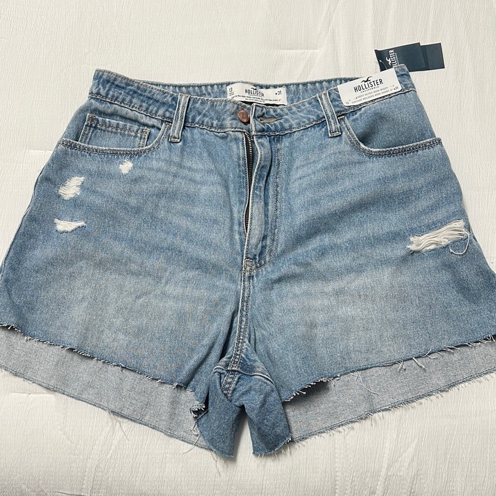 Hollister Curvy Ultra High-Rise Vintage Relaxed Mom Shorts